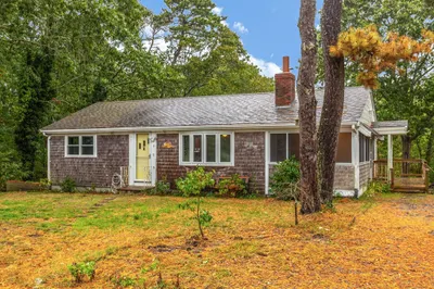6 Raintree Rd