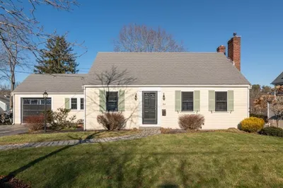 24 Fairview St