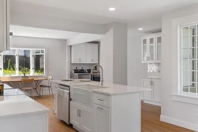 4 Chamberlain Pkwy 1