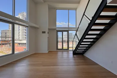 1 Earhart St #522