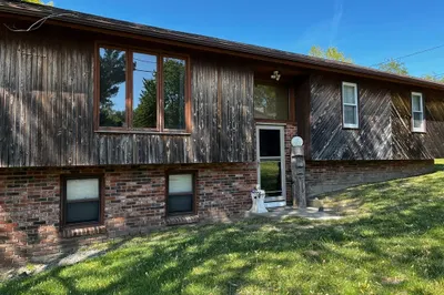 144 Colonial Ave 1
