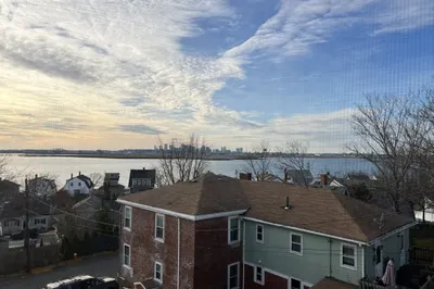 49r Siren St #3