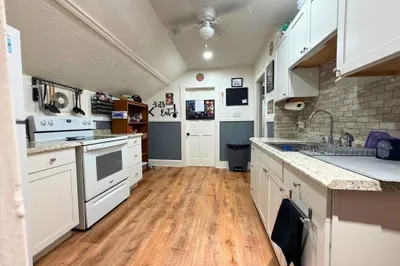 171 Oak Street #3 1
