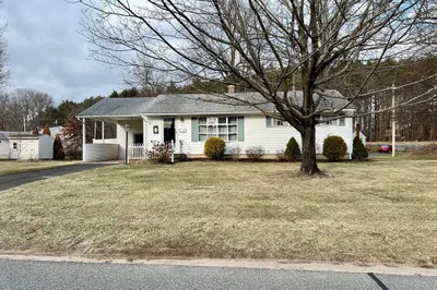 9 Hollywood St