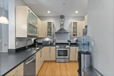 152 Old Colony Ave #15