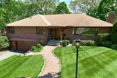 81 Cross Hill Rd