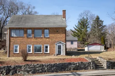 1134 Grafton St
