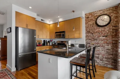 275 W 2nd St #2