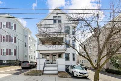 93 Swan St