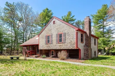 4 Oak Ridge Dr