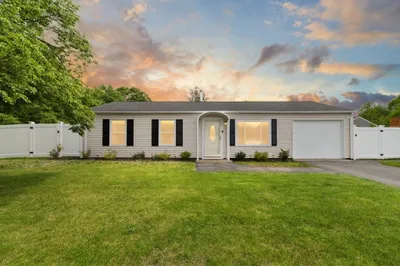 8 Viking Drive 1