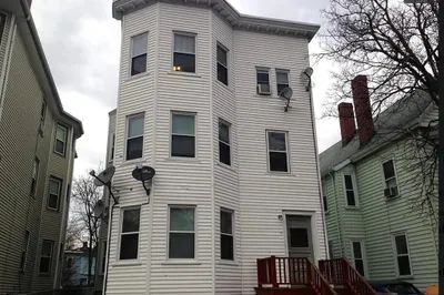 26 Dickens St #3