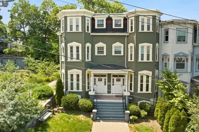 9 Everett Ave #3