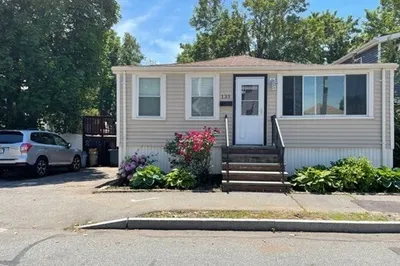 135 Darrow St 1