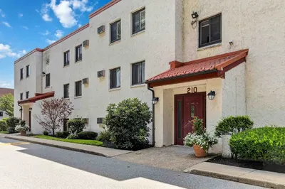 210 Fellsview Terrace #212 1