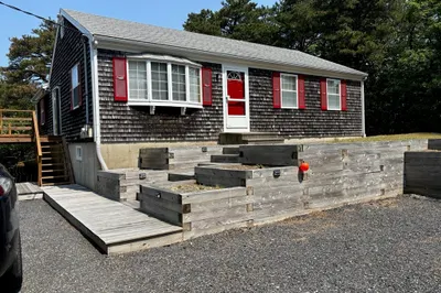 2 Sylvan Ln