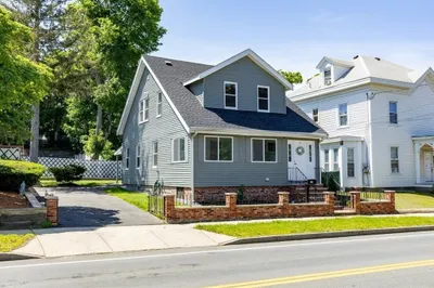 63 Lincoln Ave 1
