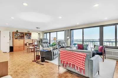1105 Massachusetts Ave #10A