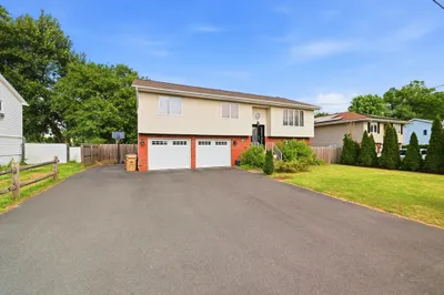 128 Swan Ave 1