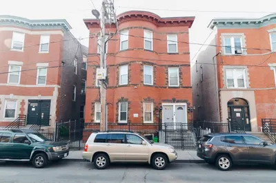 64 Charles St #1 1
