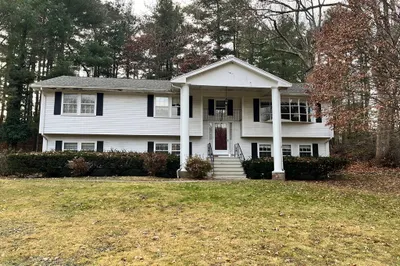 115 Whitewood Rd 1