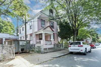 56 Bakersfield St 1