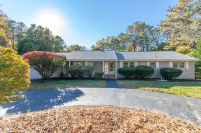 194 Redfern Dr 1
