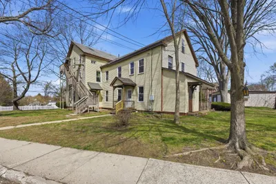 17 Adams St 1