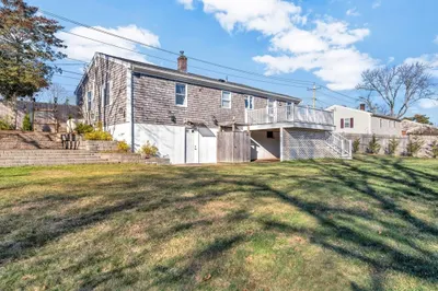 51 Homestead Ln