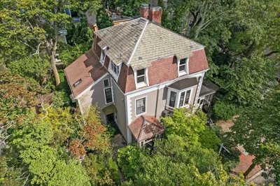 32 Hawthorn St 1