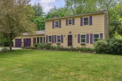 85 Old Common Road