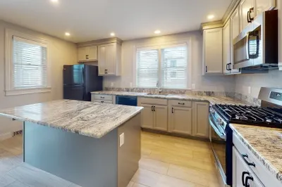 320 Main St #2