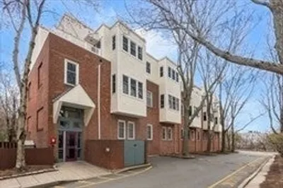 218 Thorndike St #208B 1