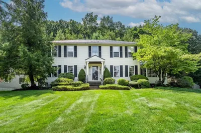 8 Nicoll Dr