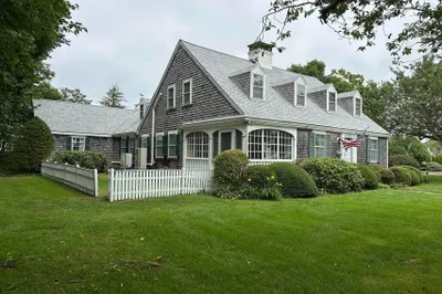 109 Pleasant St 1