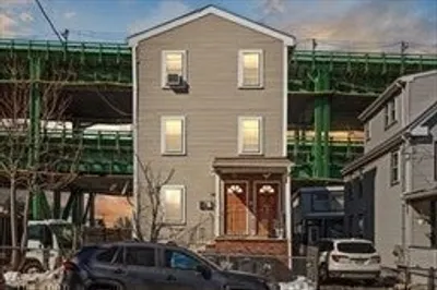 74 Chestnut St 1