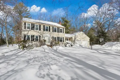 33 Colonial Way 1