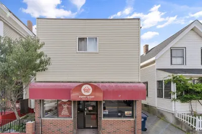 48 Ferry St