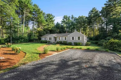 4 Surrey Ln