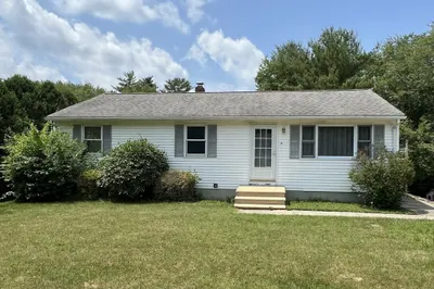 12 Surrey Ln