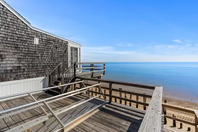 561 Commercial St 1