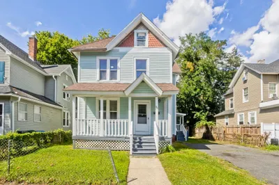 30 Hawthorne St 1