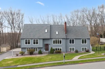 16 Flint Pond Rd