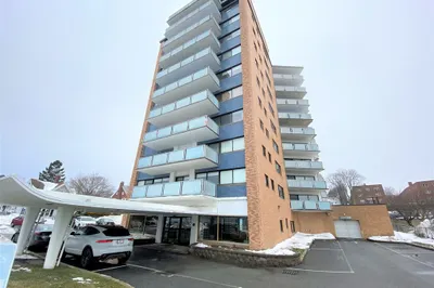 300 Lynn Shore Dr #711