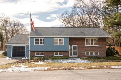 2 Mitton Cir