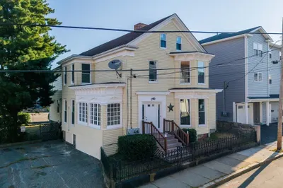 146 Franklin St 1