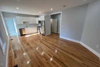 372 Oxford St #1