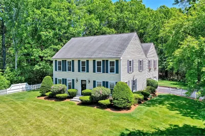 76 Carroll Dr 1