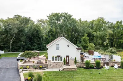 485 Old Bedford Rd 1