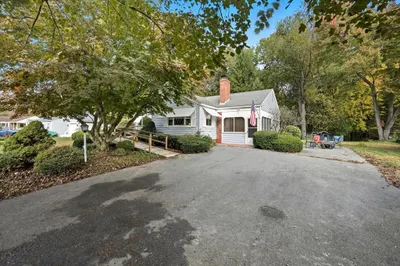 95 Meadowbrook Rd